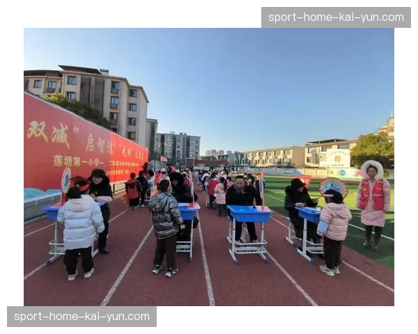 混合采访区排队控制系统生效 志愿者引导策略分钟级更新